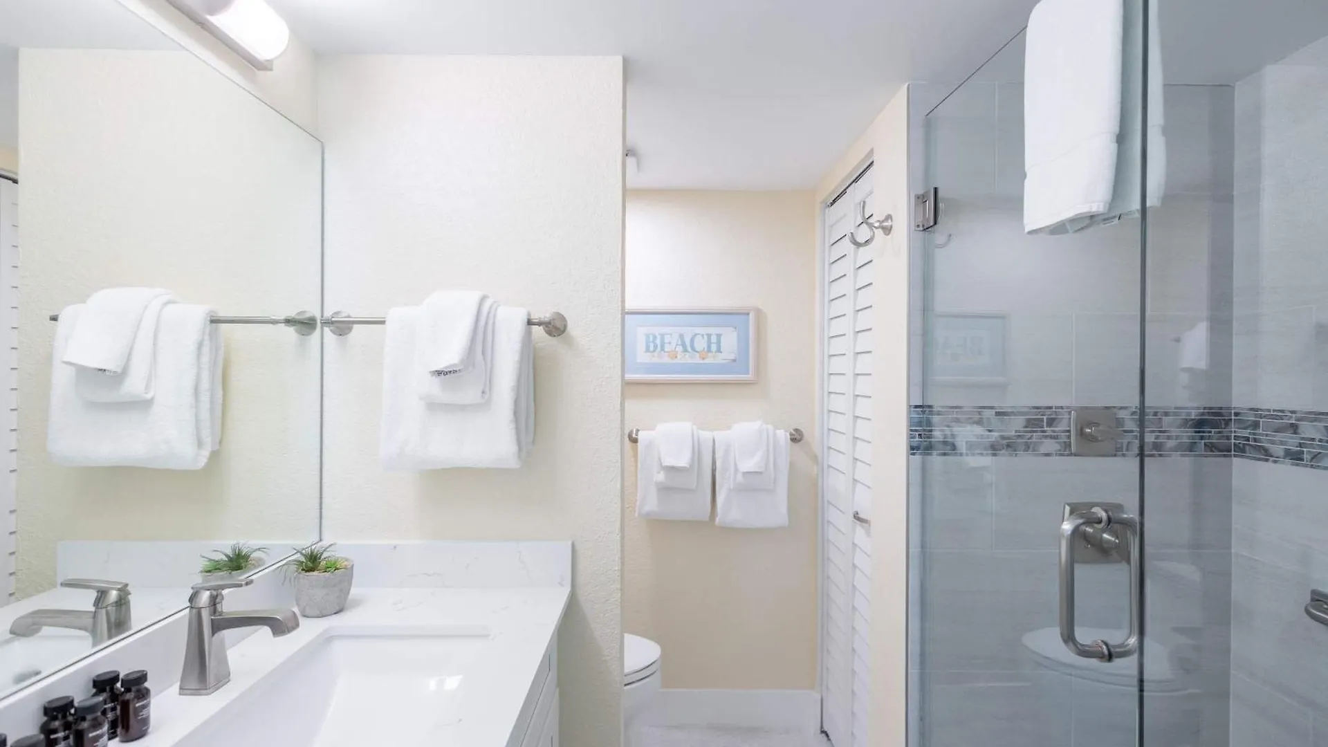 The Exuma Cay -Pool View & Parking Villa Key West United States